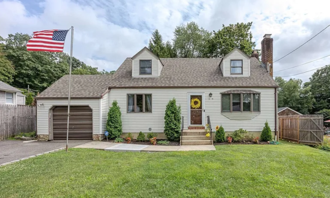 28 Henry Street, Huntington, NY 11743